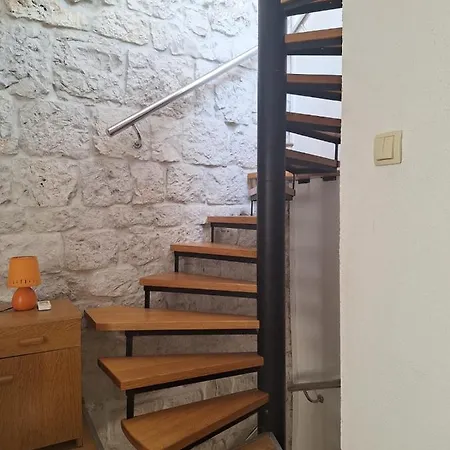Tonka Apartment *